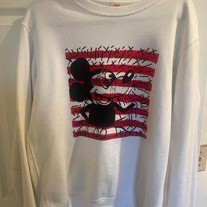 Uniqlo sweat shirt Disney